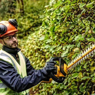 DeWalt DCMPH566N Cordless Brushless Pole Hedge Trimmer 18V / 20V max (Bare Tool Only)