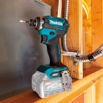 Makita TD003GA201 Cordless Impact Driver 210 N·m (1,860 in.lbs.) 40Vmax XGT™ Li-ion (Kit Set)